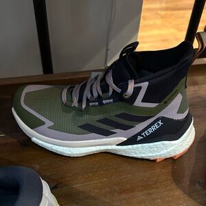 Meet your Posher, Lilia